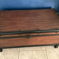 📦 Vintage-Style Storage Chest / Trunk - $75