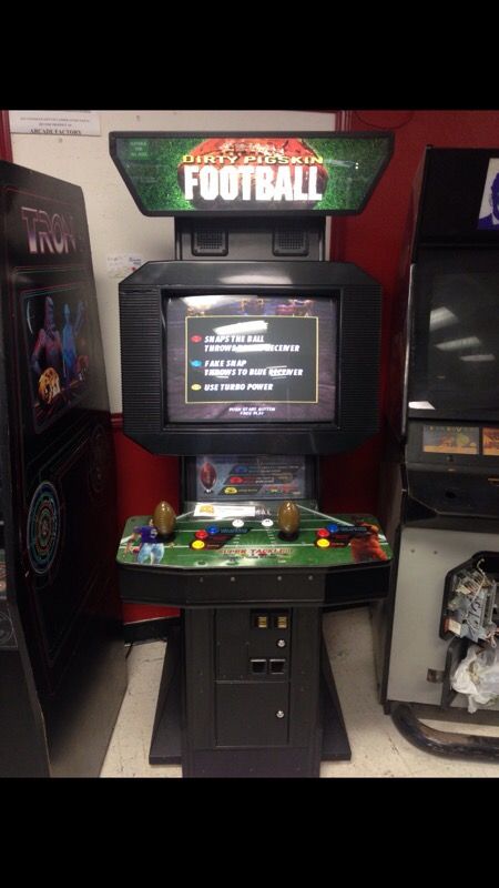 Dirty Pigskin Football arcade