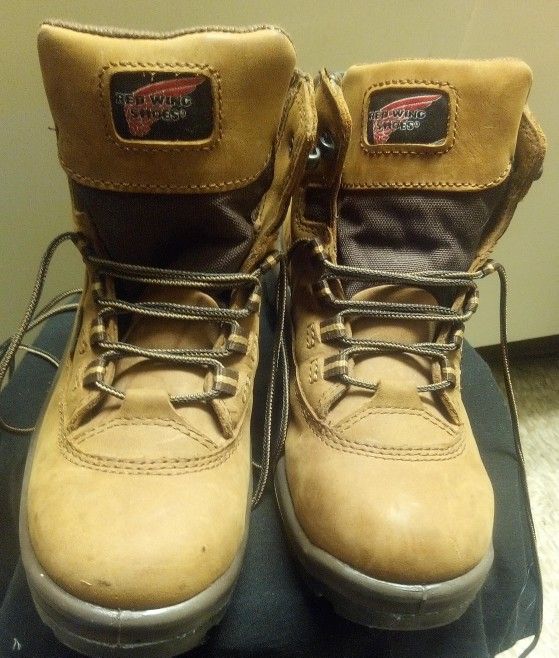 Women's Redwing Boots 