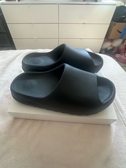 Adidas Yeezy Slide sz 11