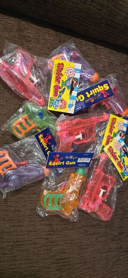 8 Mini Toy Water Squirt Guns
