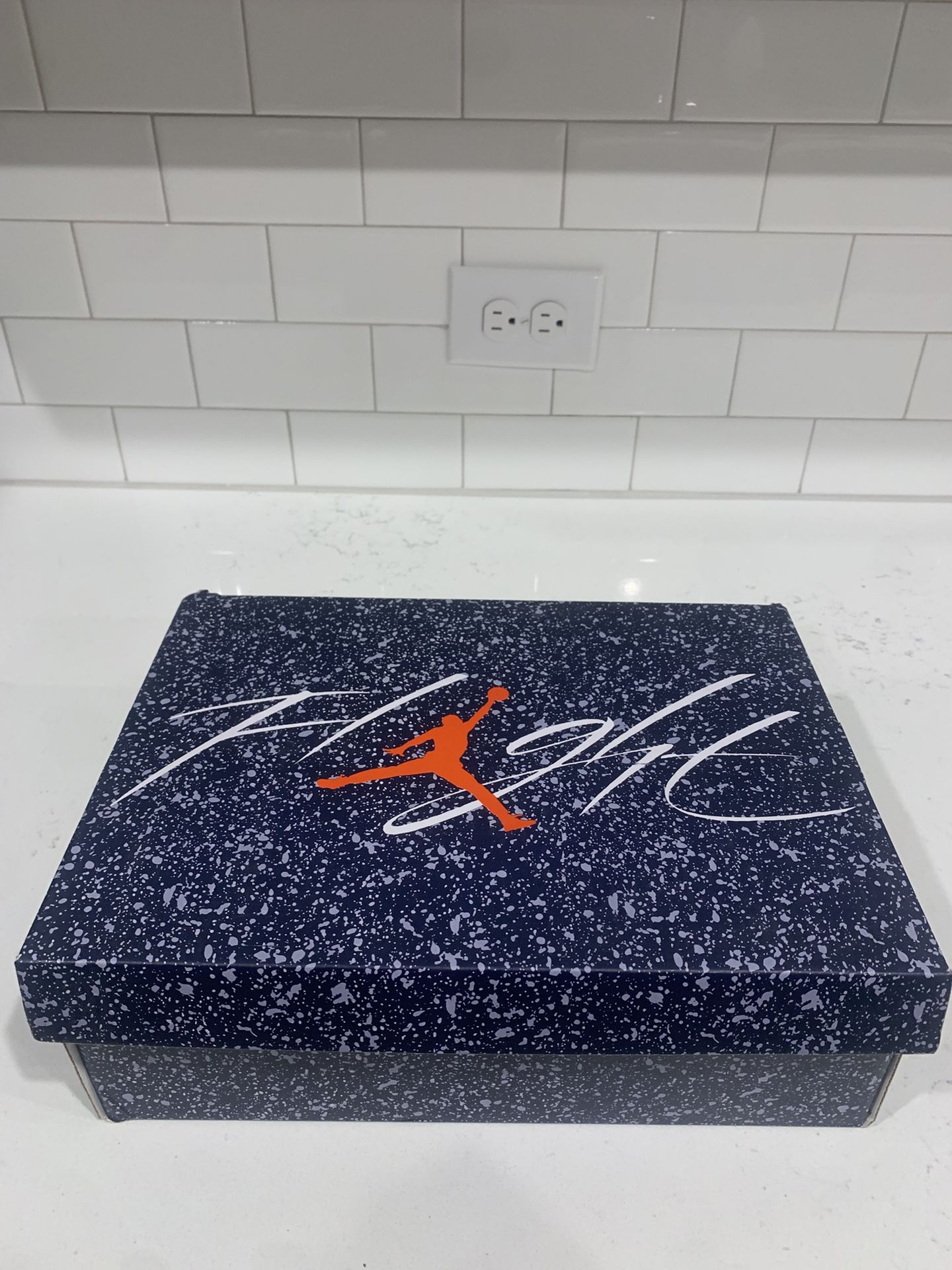 Air Jordan 4 Retro 'Midnight Navy' SIZE 9.5