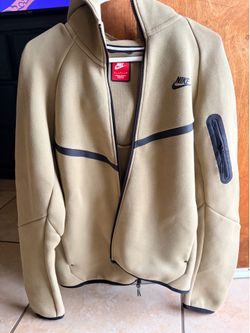 Nike tech size M