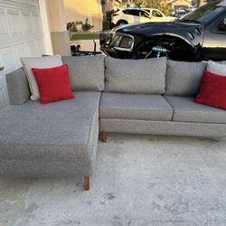 amazing condition gray sectional couch !!