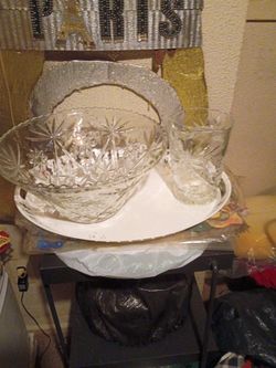 Vintage Early American Prescut Glass Serving Bowl: Star of David Pattern