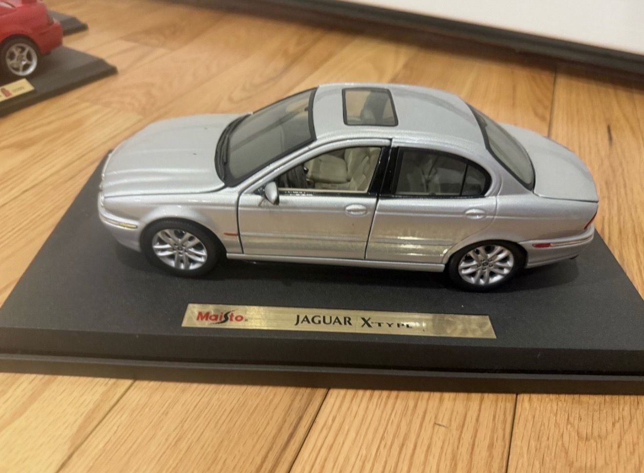 Maisto 1:18 Scale Jaguar X Type Silver