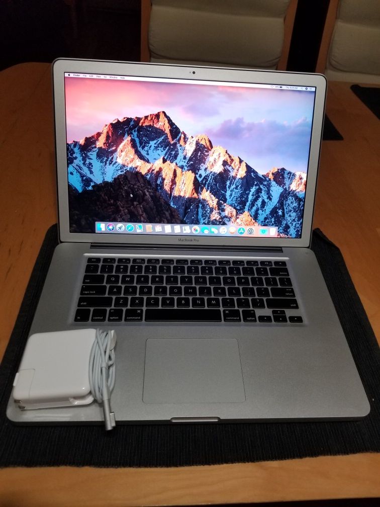 Macbook Pro 15-inch (16gb of ram, i7 processor, 256gb SSD)