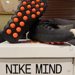 Nike Mind 002 Women Size 9