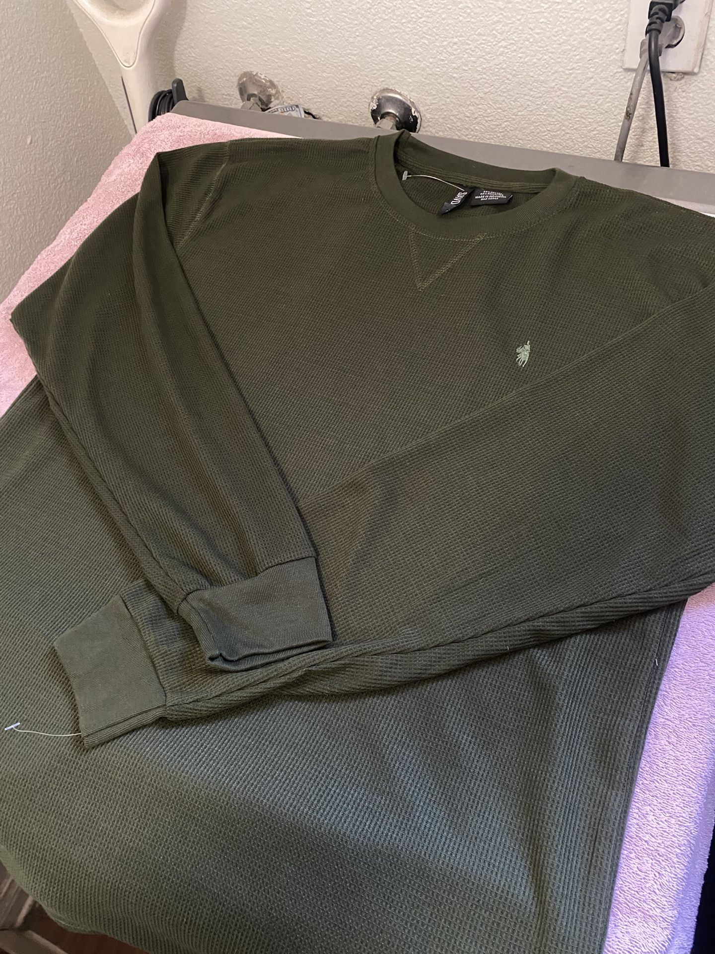 Mens olive green thermal shirt new 10$ Us Polo size xl pick up Ontario clean condition