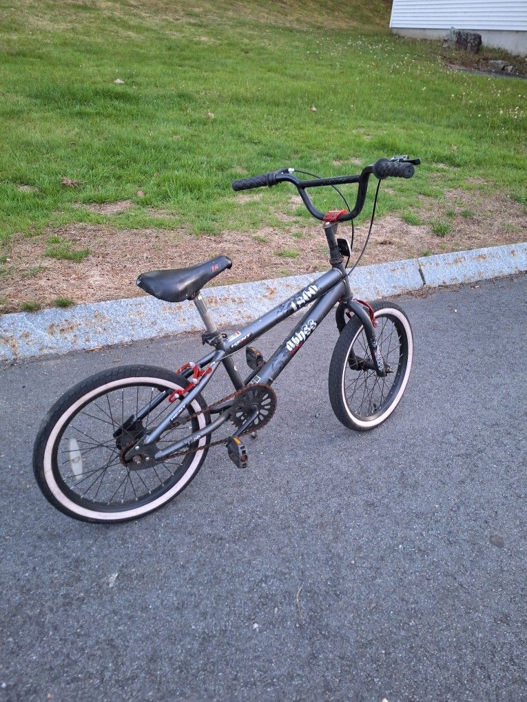 18" Kent Abyss Kids Bike