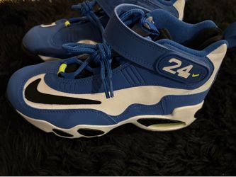 💙Size 3y Griffey’s Worn Once 50$💙
