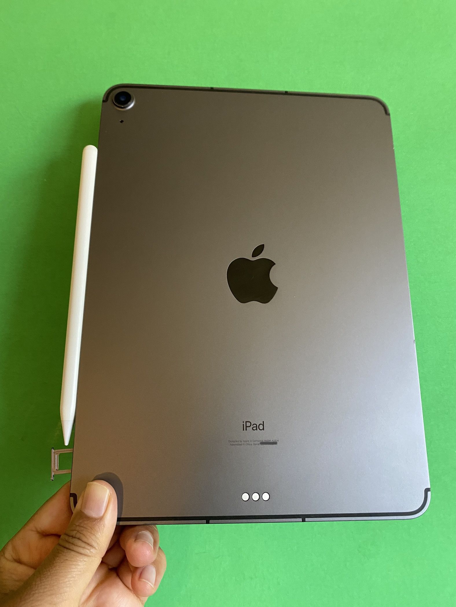 Apple IPad Air 4th Generation (10.9” Liquid Retina/ 2020 Model) 64GB Wifi +Cellular (AT&T/T
