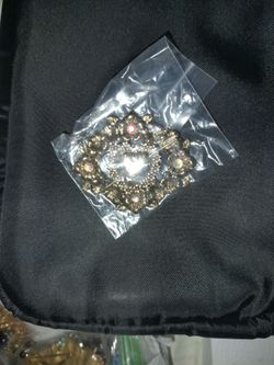 vintage goldtone brooch