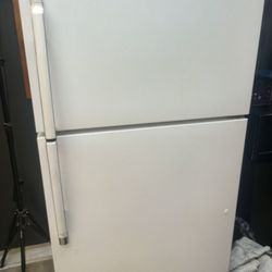  ⸻  Maytag Top-Freezer Fridge – 17 cu. ft. – $150 OBO 