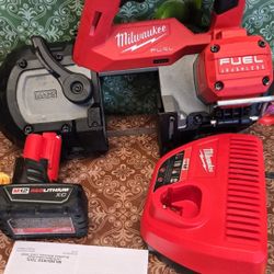 Milwaukee
M12 FUEL 12V Lithium-Ion  Brushless Cordless Compact Band Saw  Kit