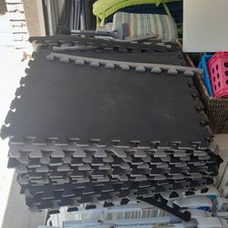 20 heavy Interlocking Padded Mats 24x24 Exercise Weights Garage