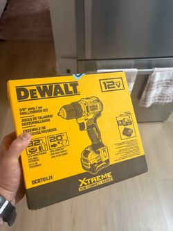 DEWALT XTREME 12V 3/8" Drill/Driver Kit