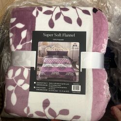 💜 Super Soft KING Blanket – 79”x89” – Plush Floral Print – NEW 💜  $15 each or 2 for $25 — Brand New 📍 Pickup: S. Durango & 215 (near IKEA)  ✨ Detai