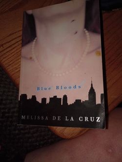 Blue Bloods by Melissa de la Cruz Paperback