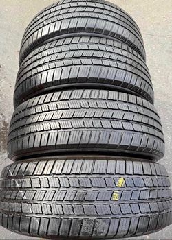 245 60 18 vendo un set de llantas usadas en excelente condición marca Michelin