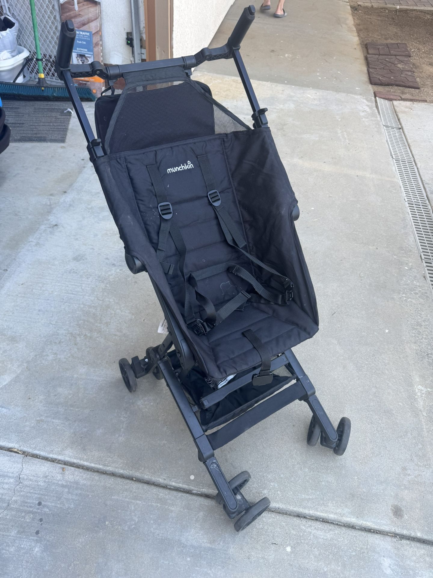Munchkin Travel Stroller