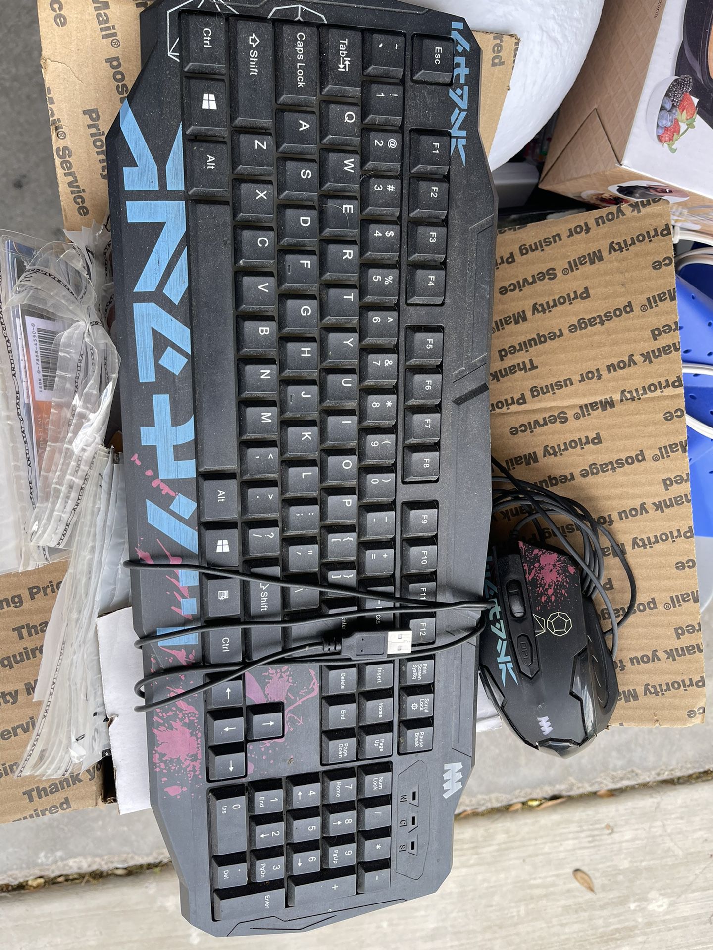 Black Gaming Keyboard And Mouse