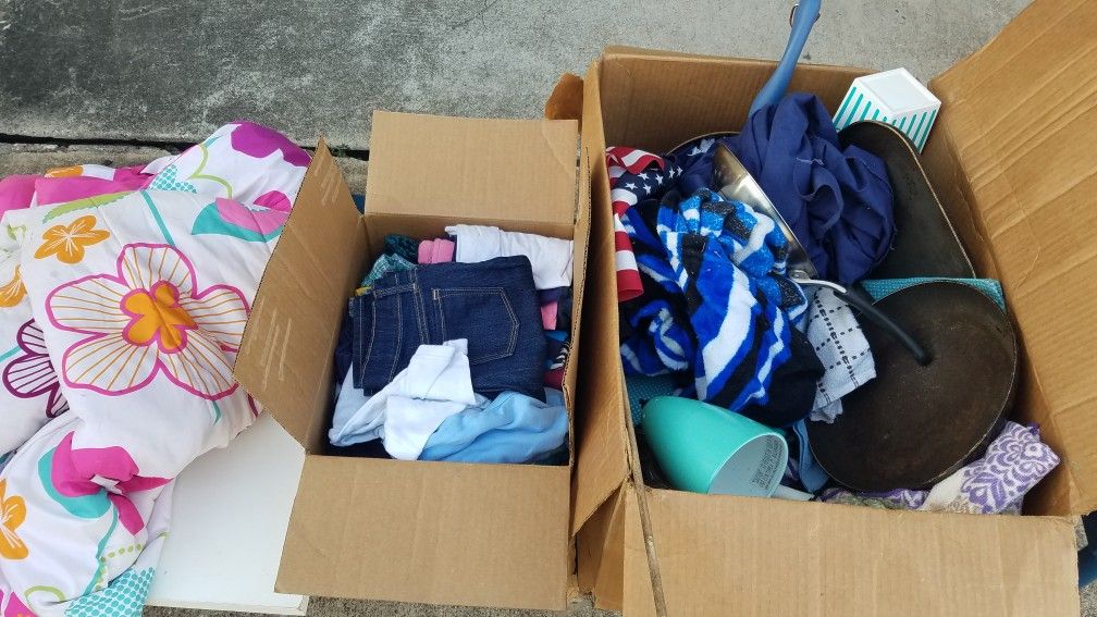 Must pick up soon in Pasadena. Free kitchen and kids clothes. Free as is.. Need to be cleaned, etc...