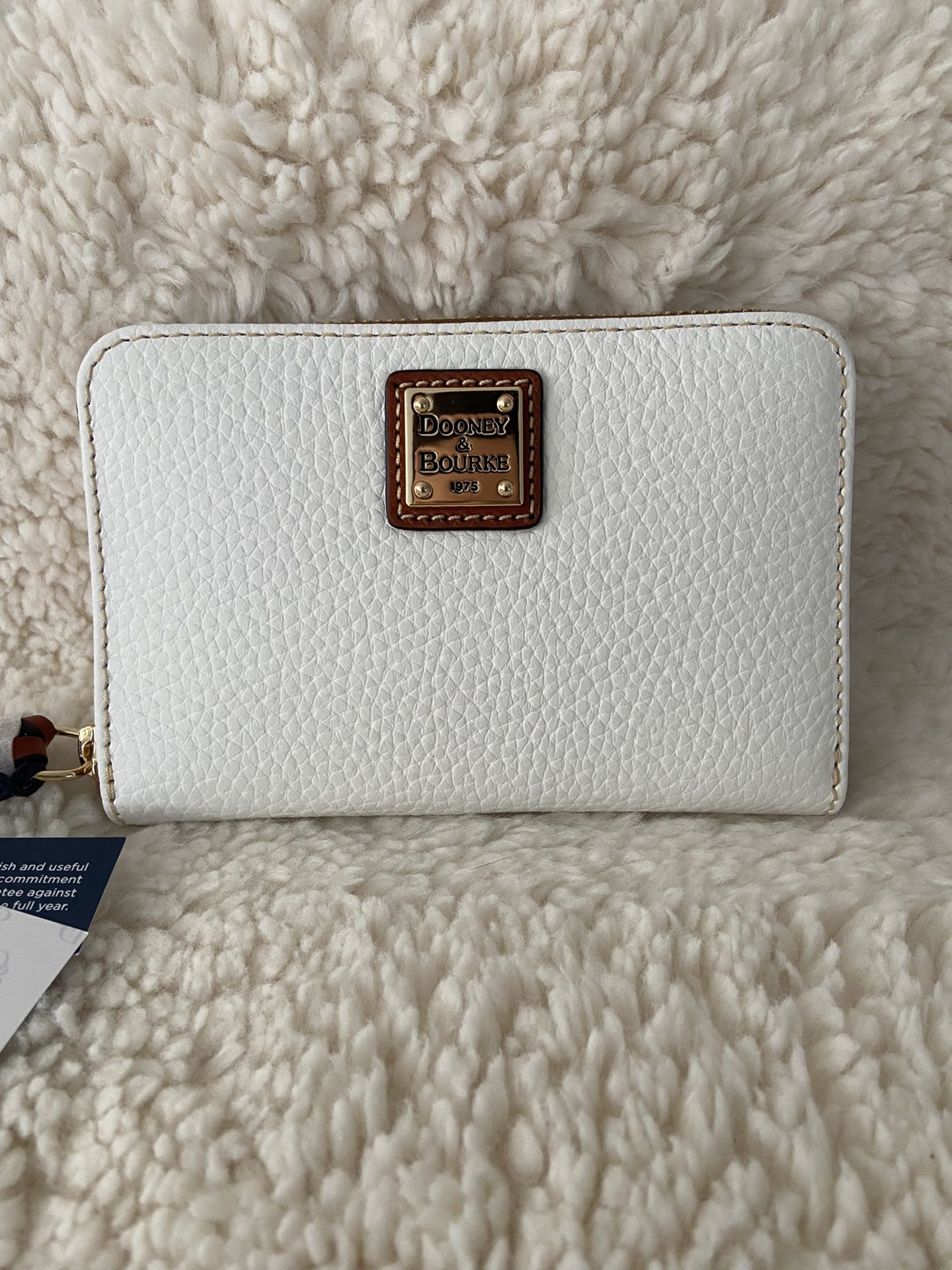 NWT Dooney & Bourke Pebble Grain Medium Zip Around Wallet