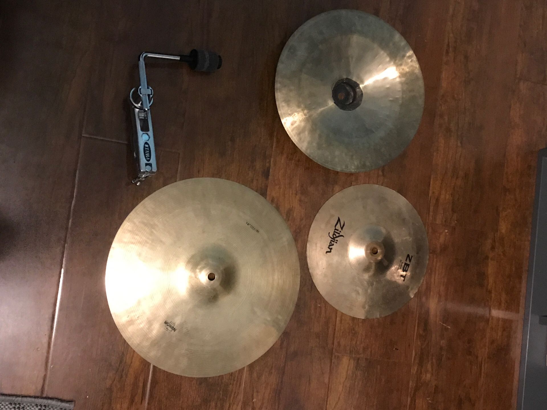 Cymbals and hardware