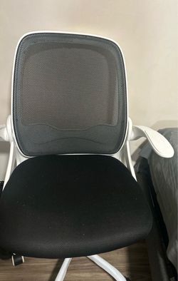 For sale $20 chair 🪑 on Lynwood