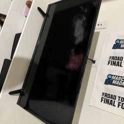 Roku 32” TV used it for a road trip! great condition, works perfectly, no remote!