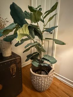 Faux Fiddle Leaf tree- 4’ 6” with basket