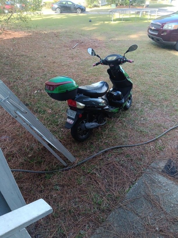 2024 50 Cc Scooter With Helmet Runs Perfect