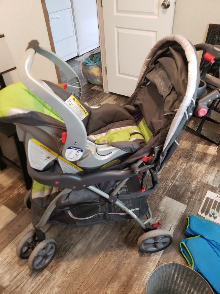 Baby trend car seat and stroller