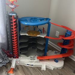 Hot Wheels Super Ultimate Garage 
