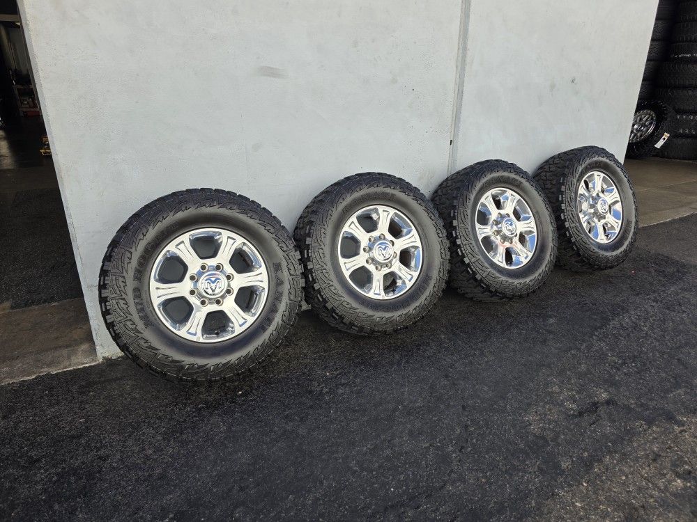 18" Dodge Ram 2500 OEM rims w- 35" Kanati Tires 