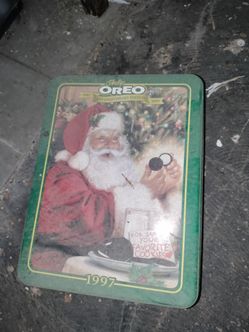 997 Oreo cookie tin commemorating the brand's 85th anniversary. 