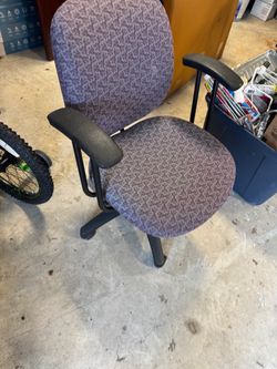 Good chair with wheels