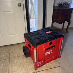 Milwaukee Drawer PACKOUT Cart 