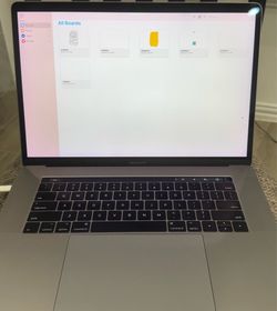 MacBook Pro 15-inch 2017 – i7 – 16GB – Fast & Clean