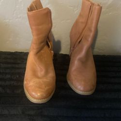 Brown Tan Low Cut Boots 7 1/2