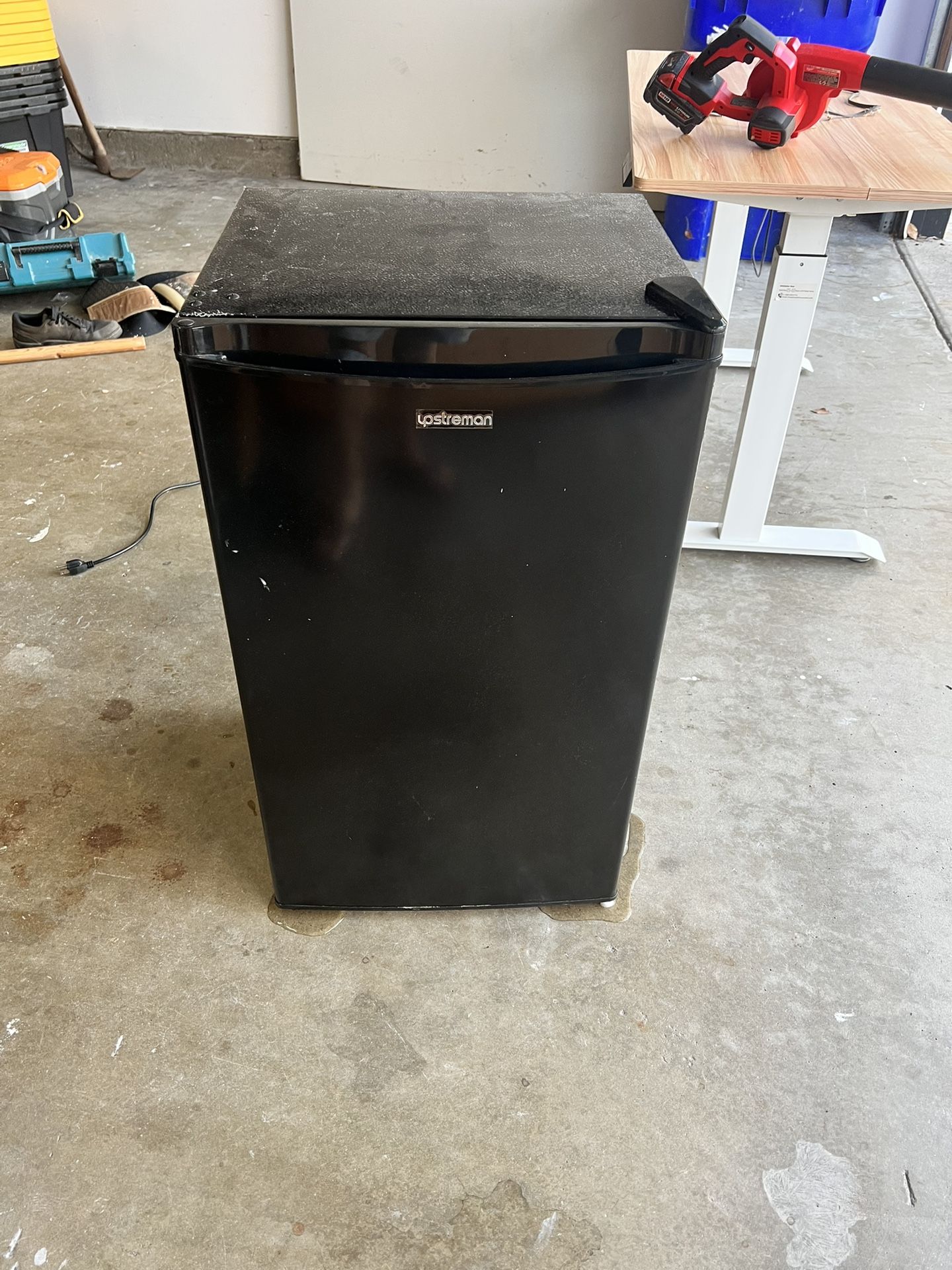 Upstreman 3.2 cu ft Mini Fridge