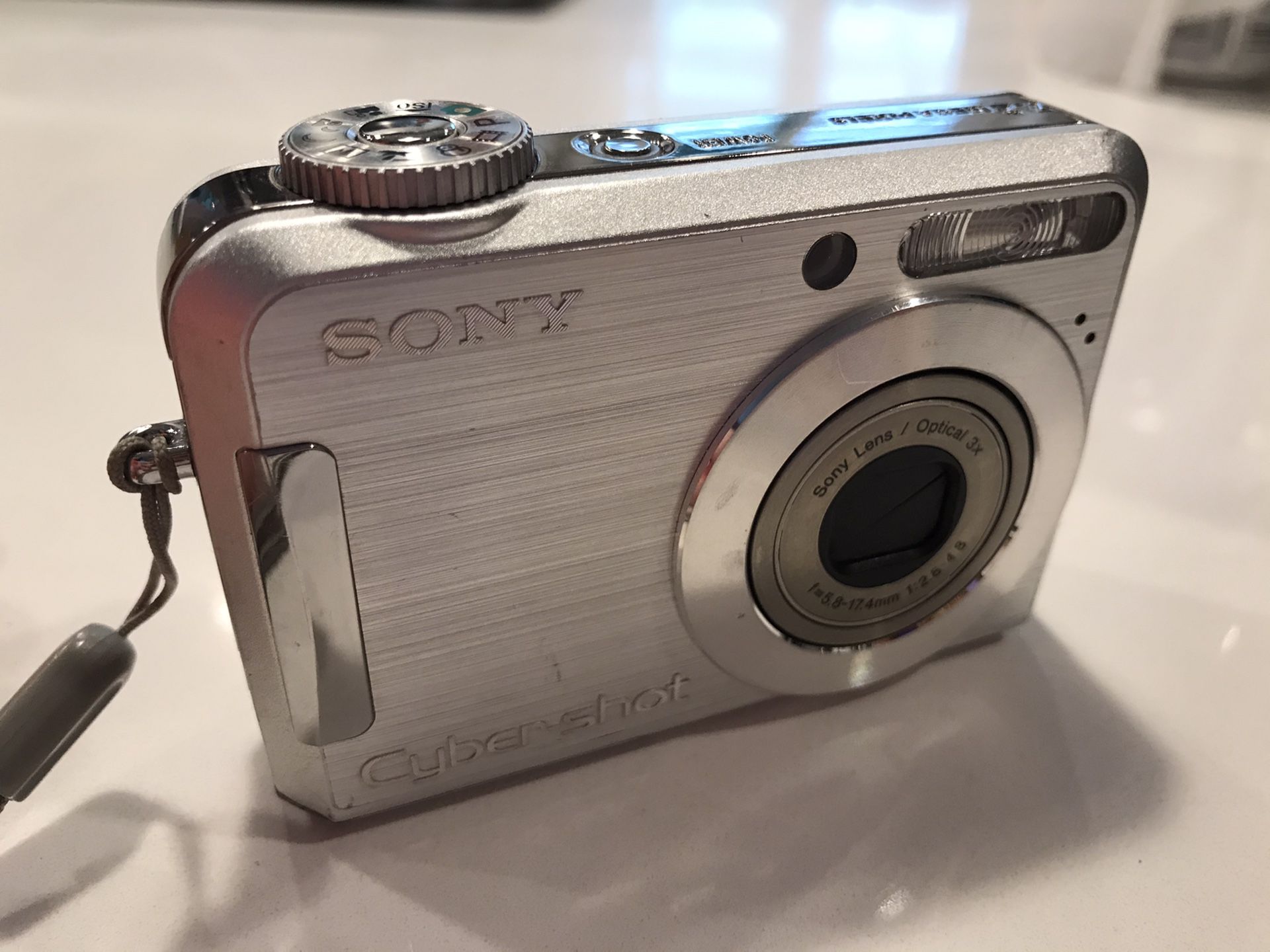 Sony cybershot DSC S700 camera