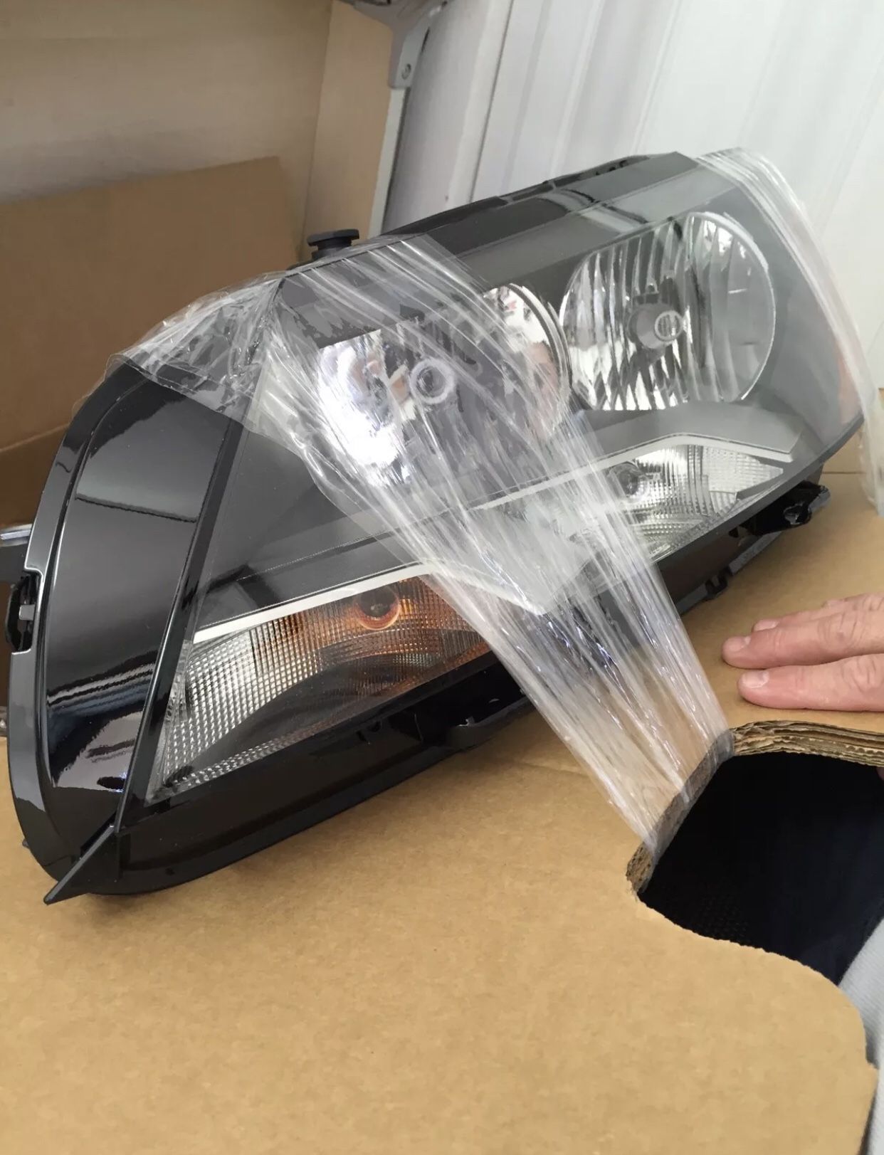 2012-2015 VW PASSAT LEFT HEADLAMP ASSY W/XENON PART # 561-941-005 D