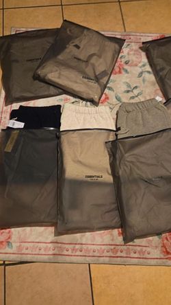 Essentials Shorts (ONLY)