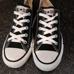Converse womens 8 Great Condition 