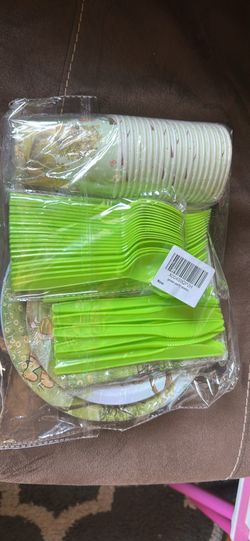 Winnie the Pooh Party Plates Cups Napkins Green Spoons Set
