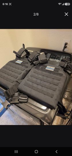 Tactical / workout vest with plates 8lbs each plate