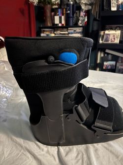 United Ortho  Short Air Cam Walker Fracture Boot
