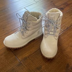 Timberland Boots Women’s Size 9 Blue